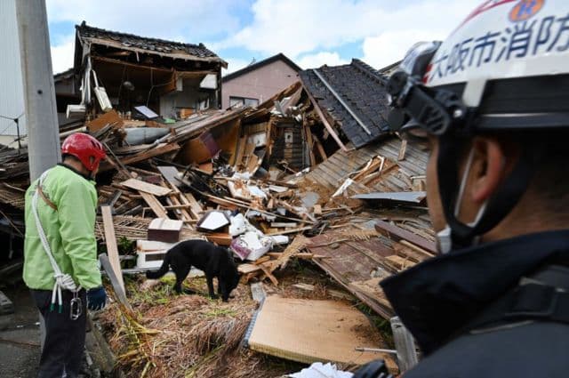 Relawan Mulai Bantu Pembersihan di Kota Noto yang Dilanda Gempa