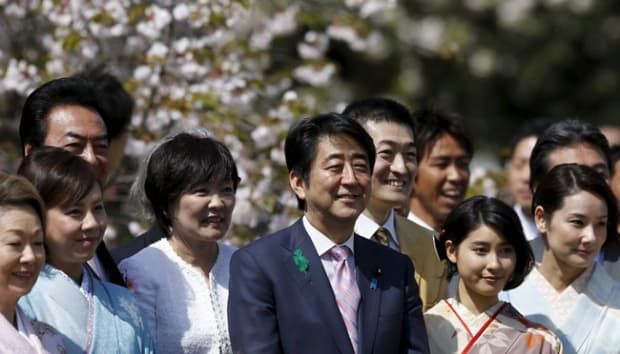 Kantor Mantan PM Jepang Shinzo Abe Diduga Telah Menghabiskan Jutaan Yen Untuk Pesta Makan Malam