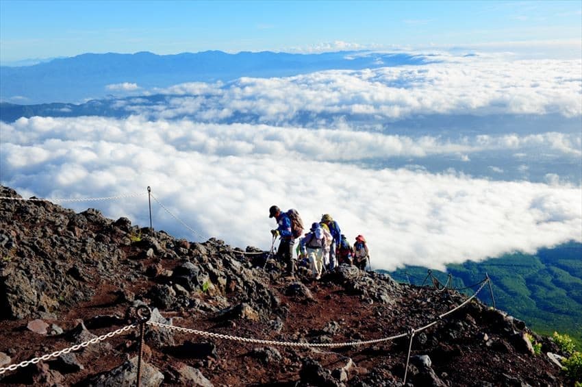 Gerbang Masuk Jalur Pendakian Gunung Fuji Tengah Disiapkan