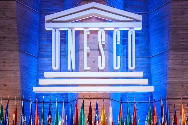 Pantun Di Tetapkan Oleh UNESCO Sebagai Warisan Budaya Indonesia-Malaysia