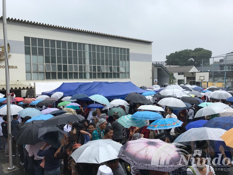 berjalan menuju Wisma DUTA RI 