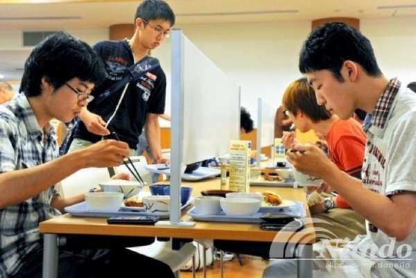 orang jepang tidak suka ditraktir atau mentrakttir