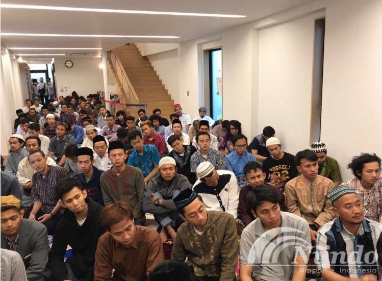 suasana khitmat sholat Ied di Masjid Indonesia tokyo
