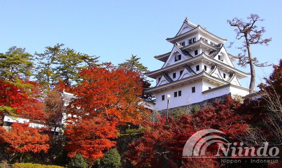 Kastil Gujo Hachiman jepang