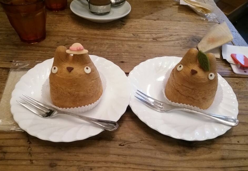Salah satu kafe di Shimokitazawa menjual cake berbentuk Totoro