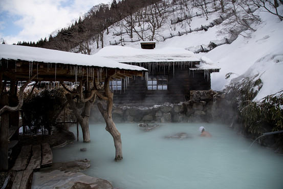 onsen saat musim dinginn