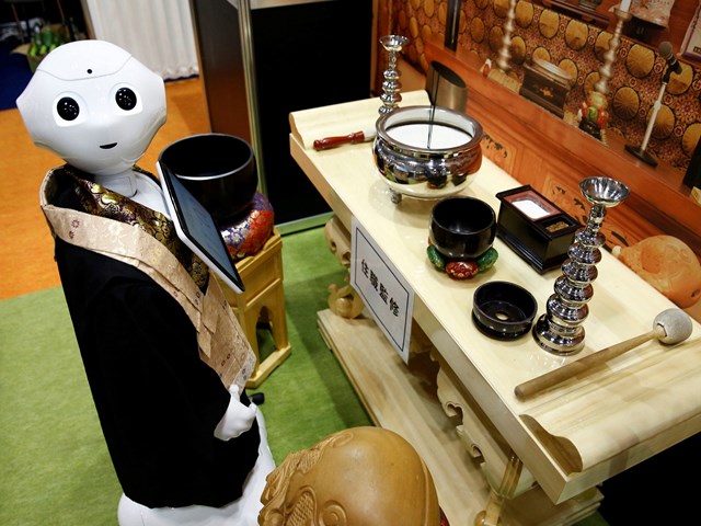 pepper si robot biksu jepang
