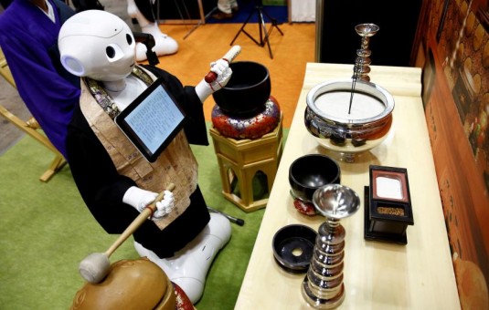 pepper si robot biksu jepang