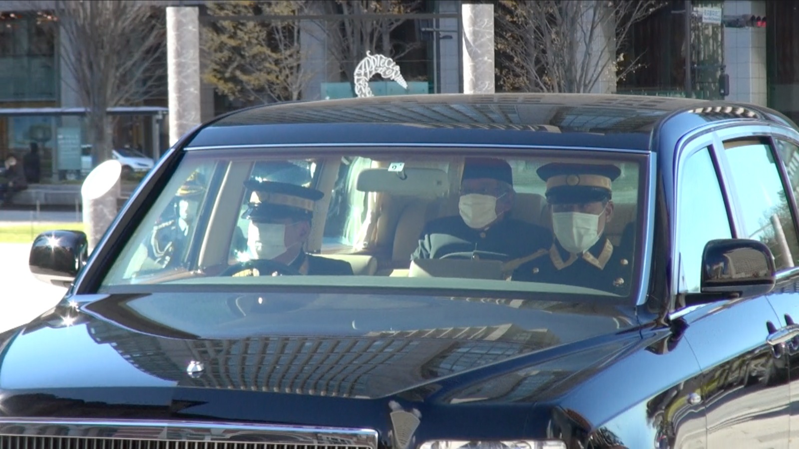 dubes-ri-untuk-jepang-heri-akhmadi-serahkan-surat-kepercayaan