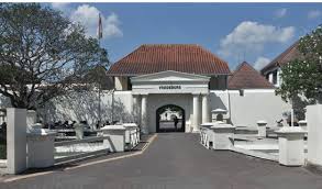 7-tempat-wisata-di-indonesia-yang-terkenal-dengan-kisah-mistis?